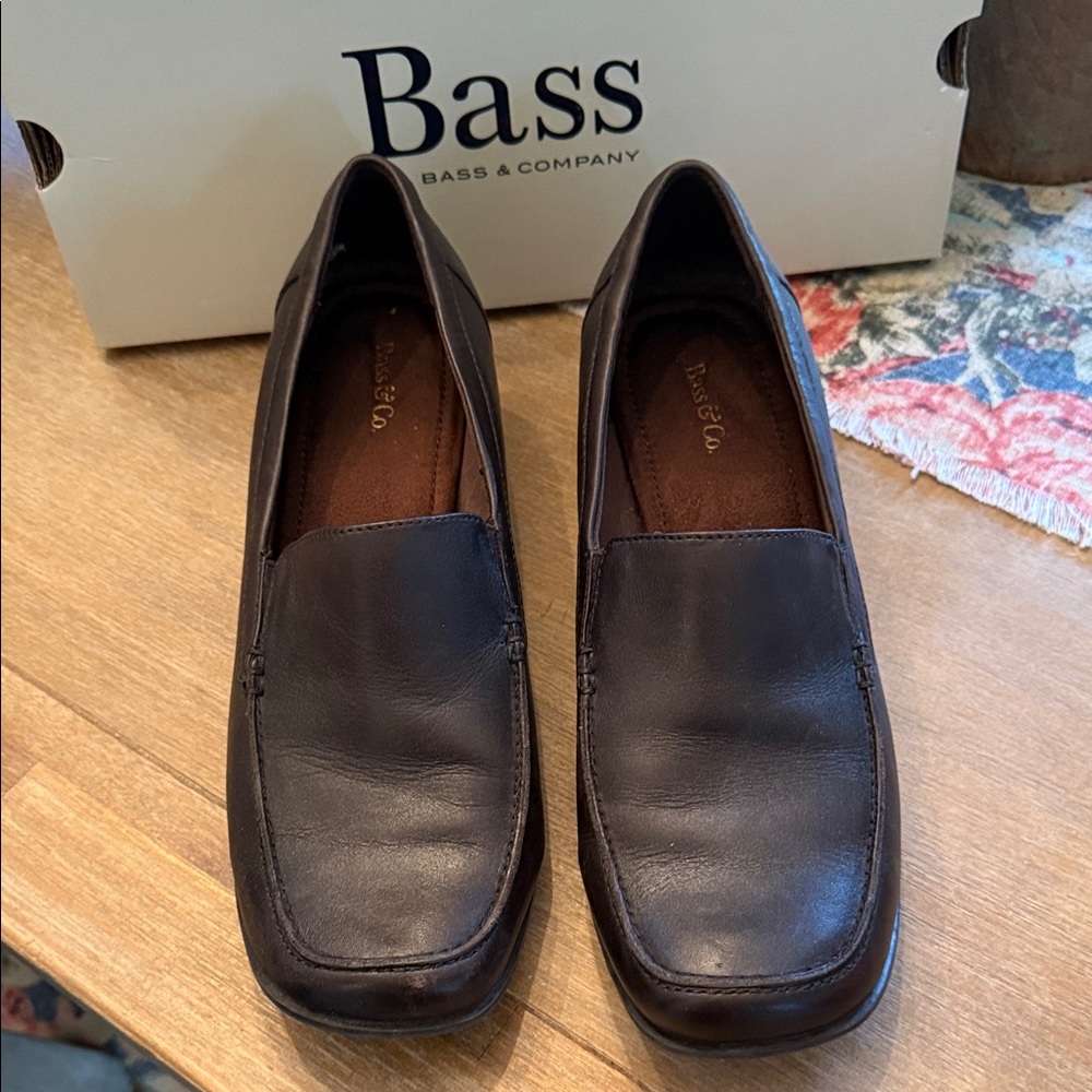 Bass Women's Dark Brown Leather Flats